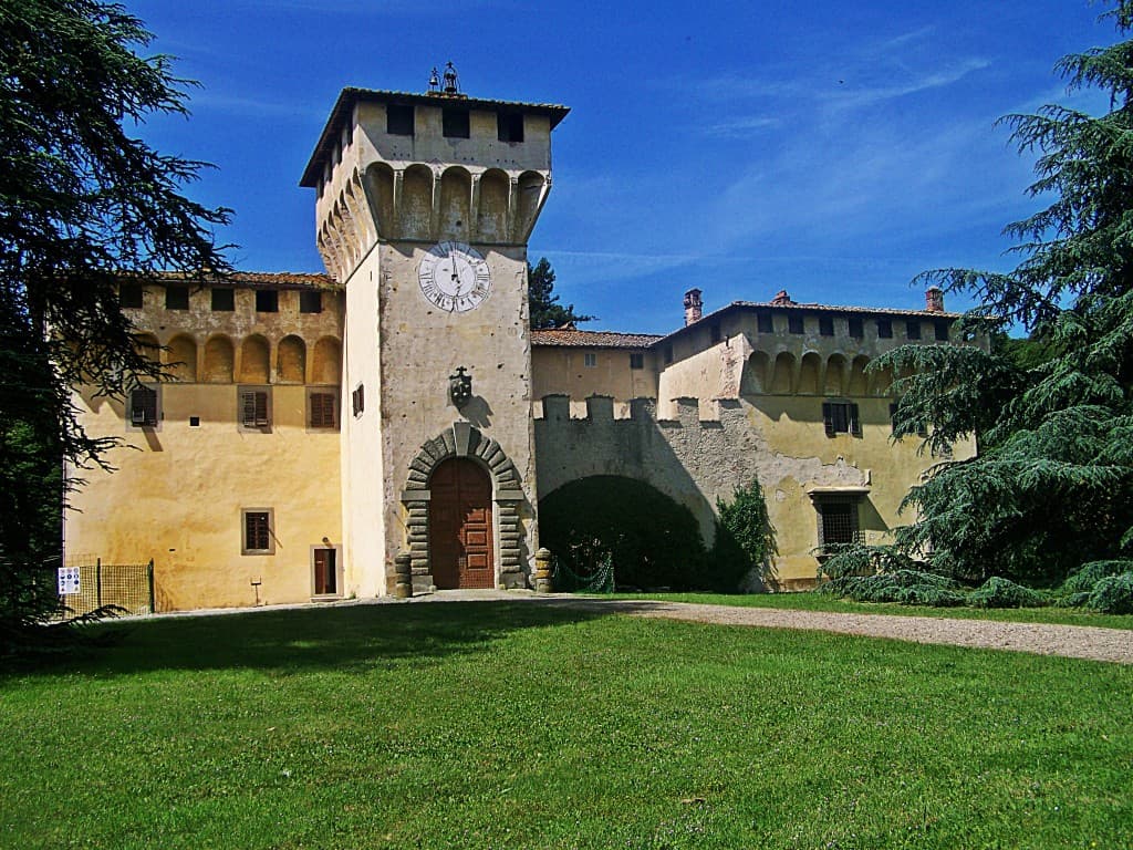 Cafaggiolo-Villa_front_large-1024x768_wp5_14772.jpg