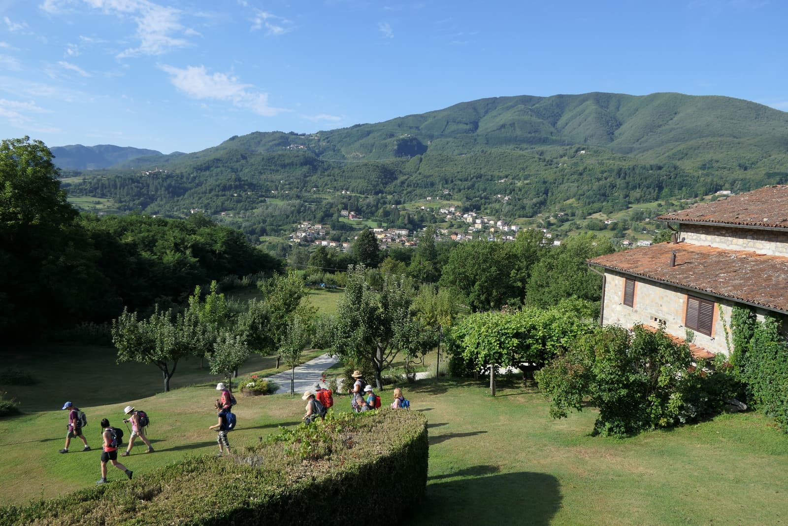 Trekking e camminata in Garfagnana vicino alla Rocca Ariostesca a Castelnuovo di Garfagnana