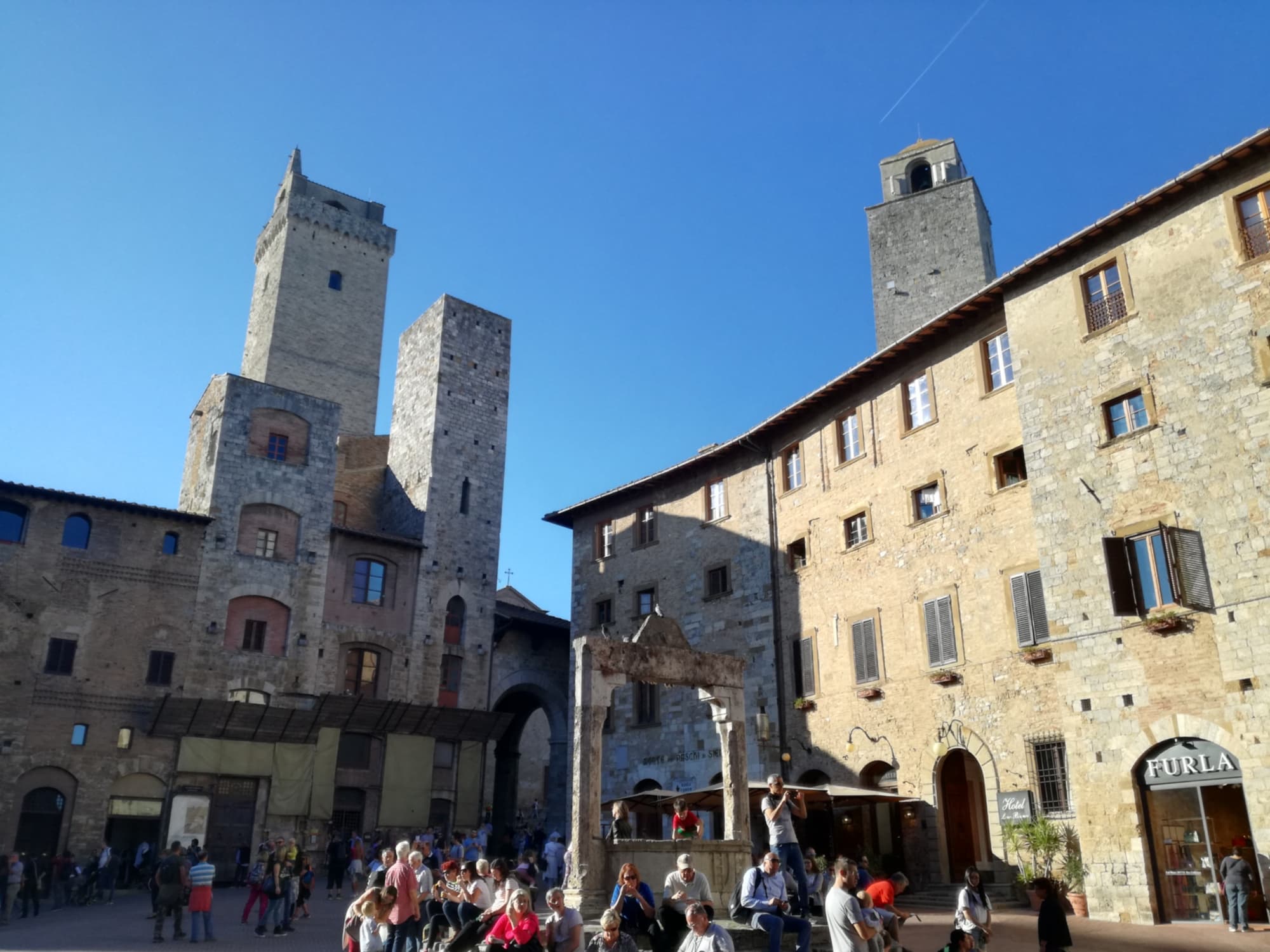 Piazza della Cisterna, San Gimignano