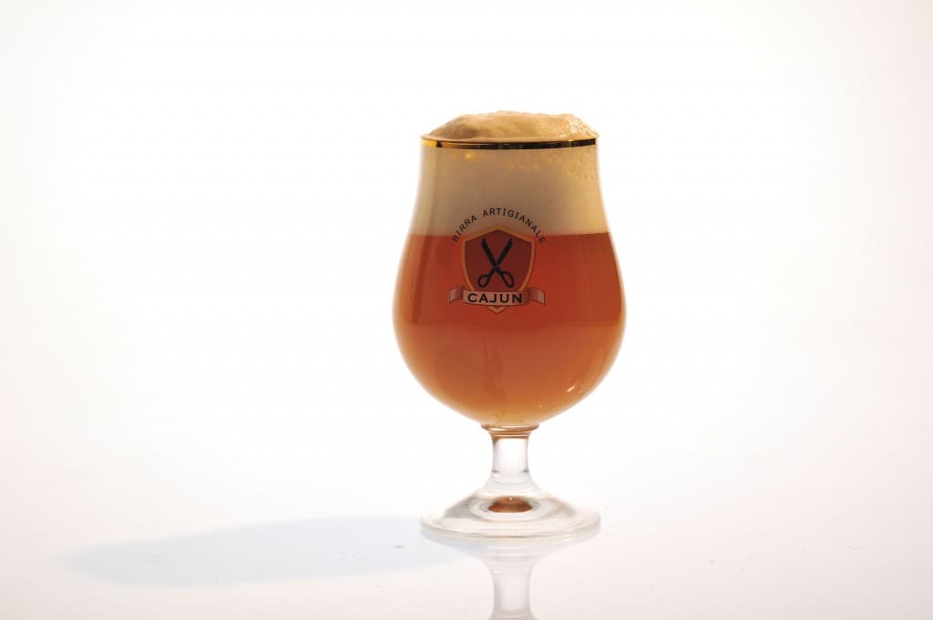 Vaso de cerveza artesanal en Toscana