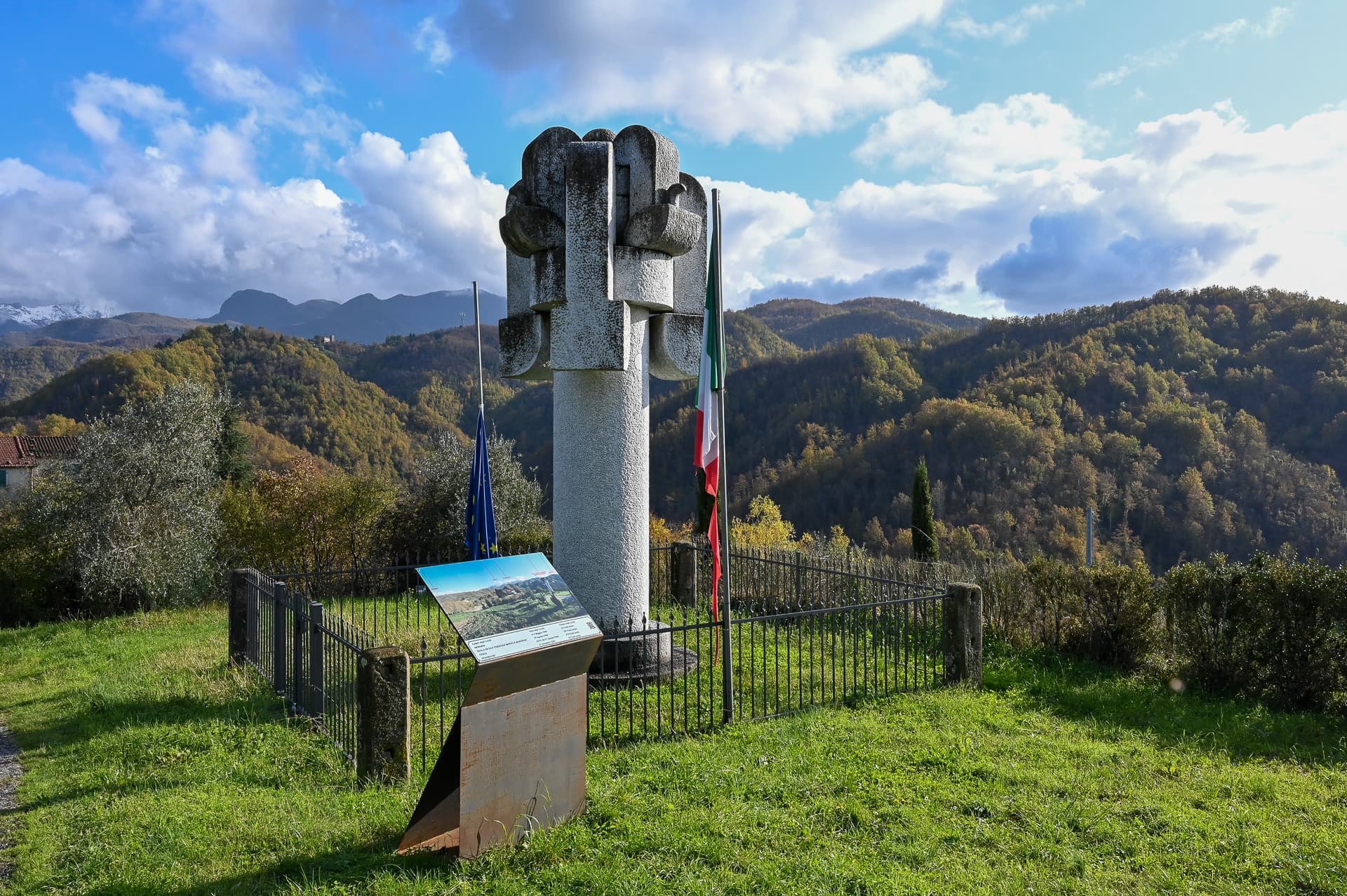 Monumento alle vittime dell'Eccidio del 1944 a  San Terenzo Monti