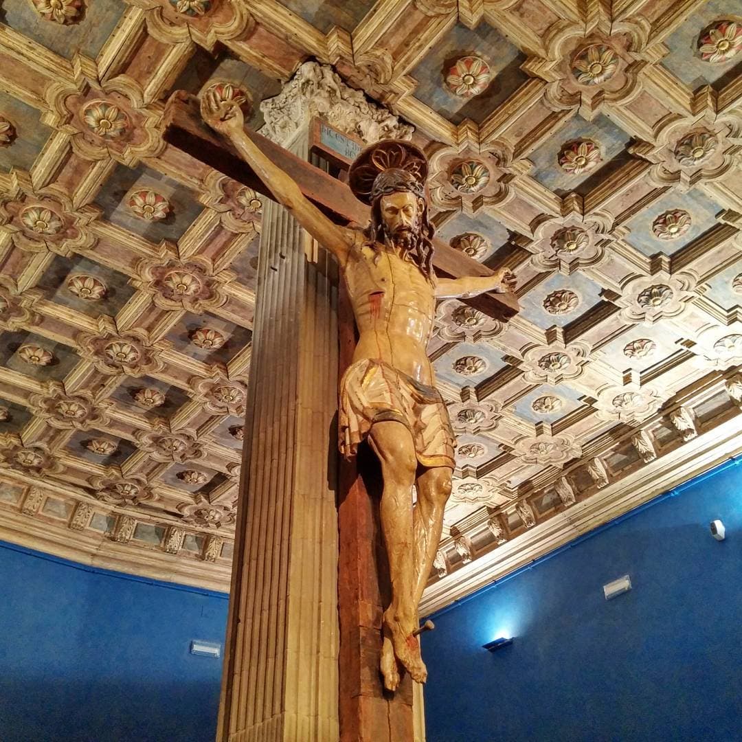 Crocifisso ligneo medievale nel Museo Bardini di Firenze
