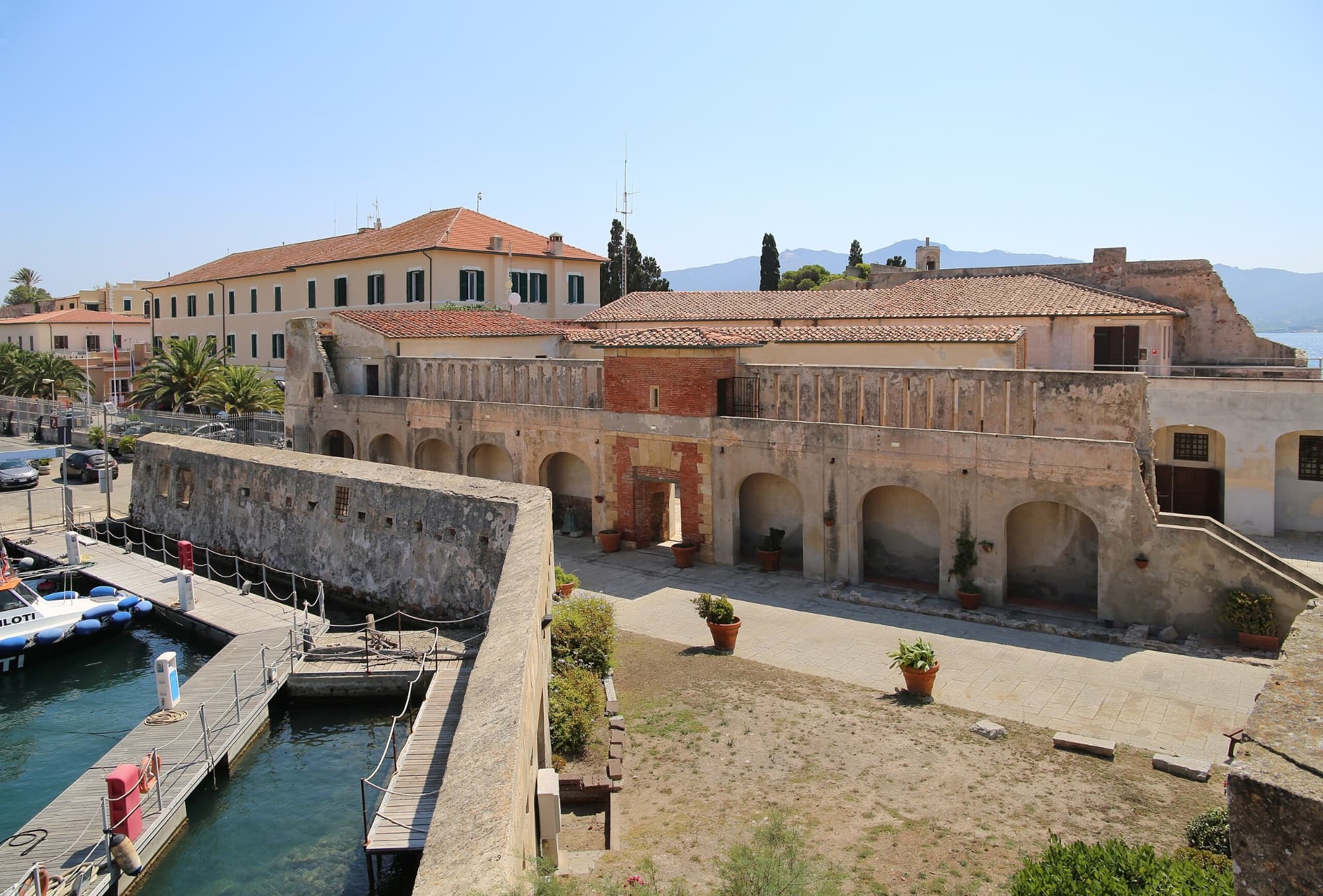 Portoferraio, forte e torre della linguella, sede del museo archeologico