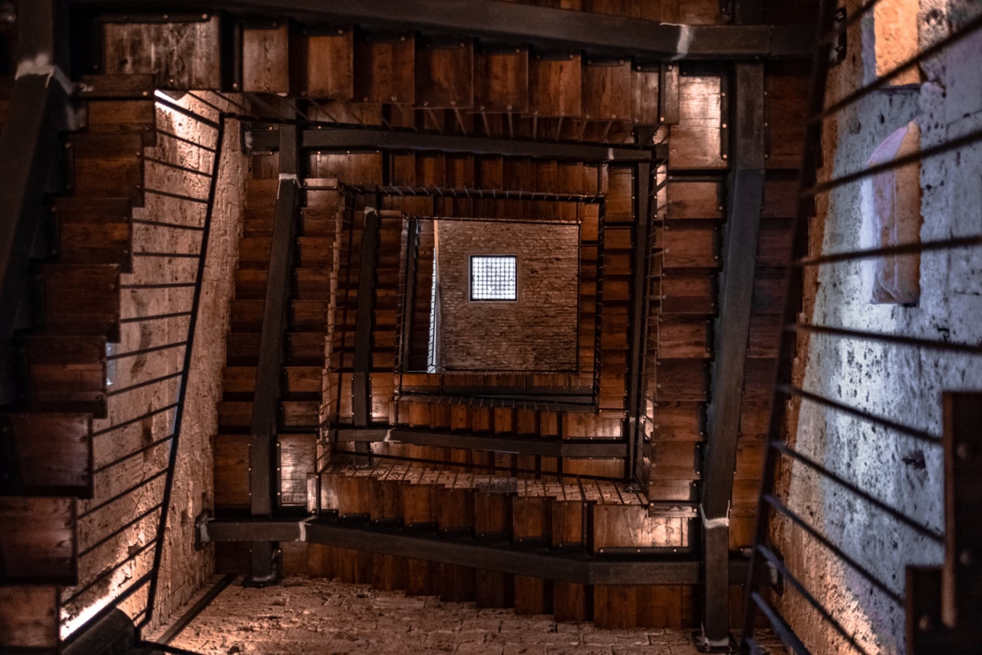 Die Treppe im Inneren des Turms von San Secondiano in Chiusi