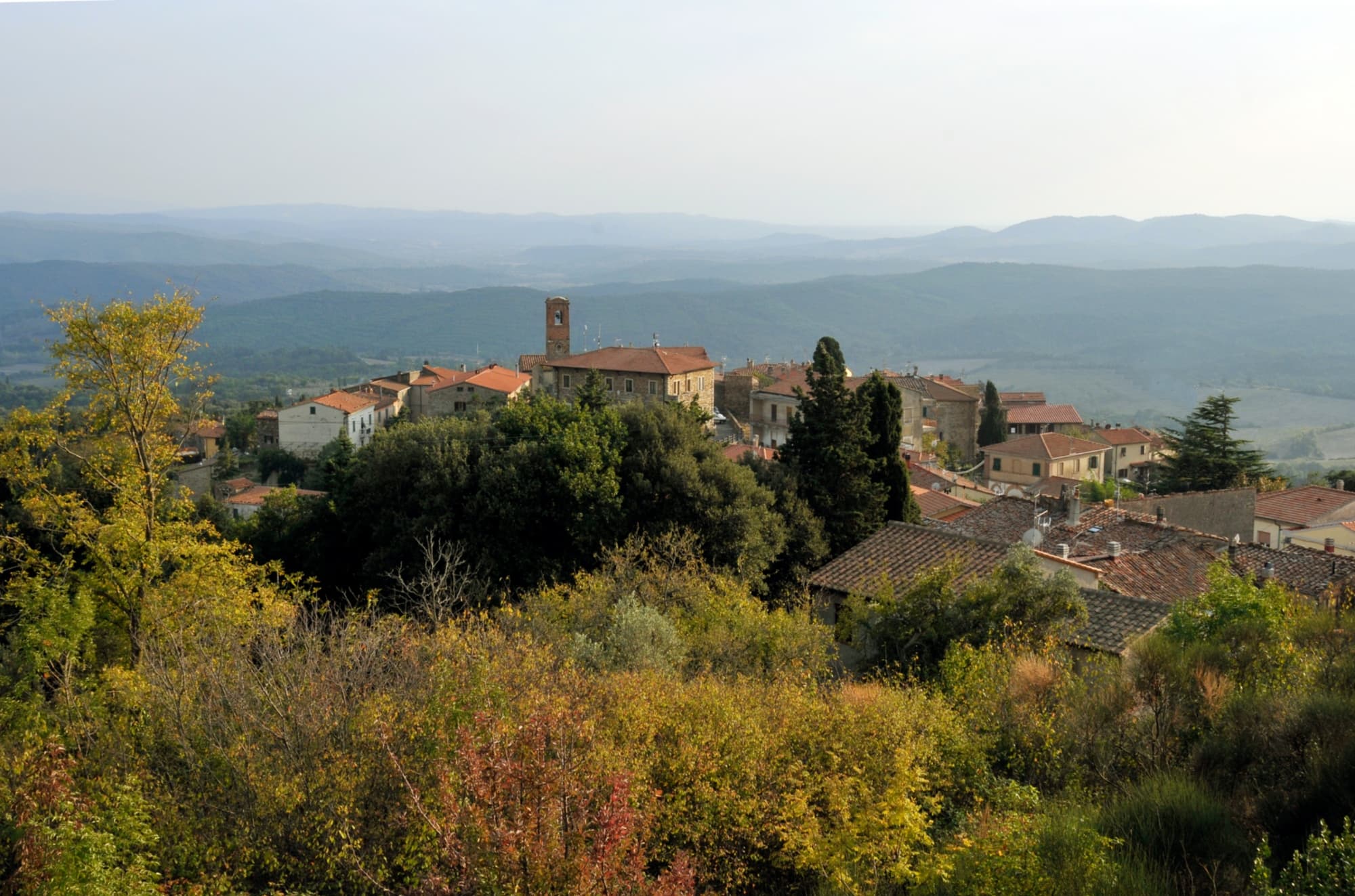Blick auf Monteverdi Marittimo und Umgebung