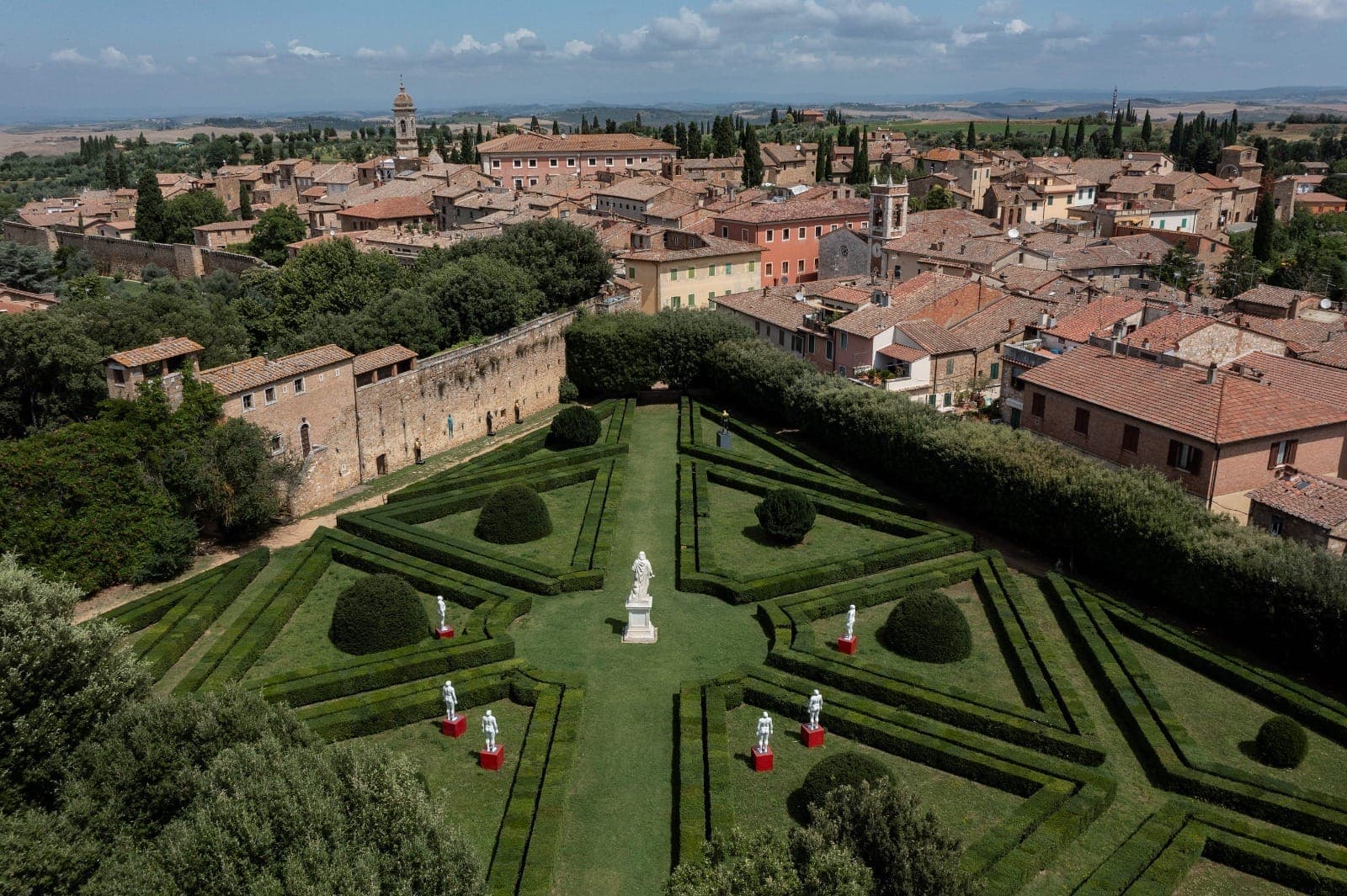 La rassegna "Forme nel Verde" a San Quirico d'Orcia