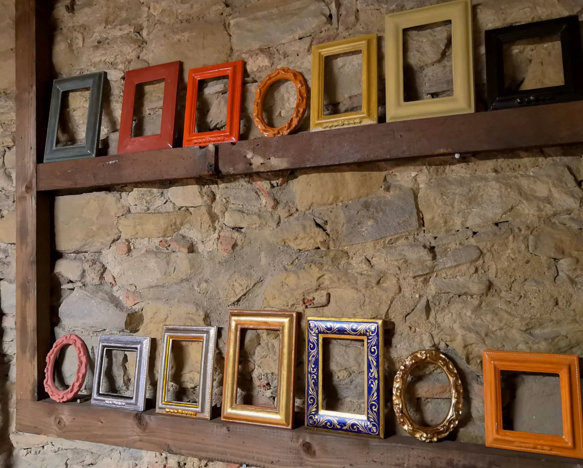 Laboratory of gilding techniques in Arezzo
