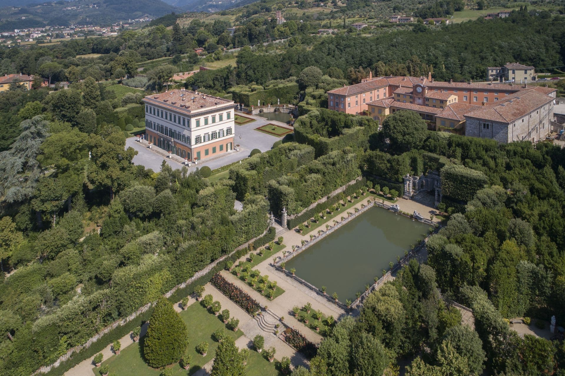 veduta di Villa Reale e del giardino