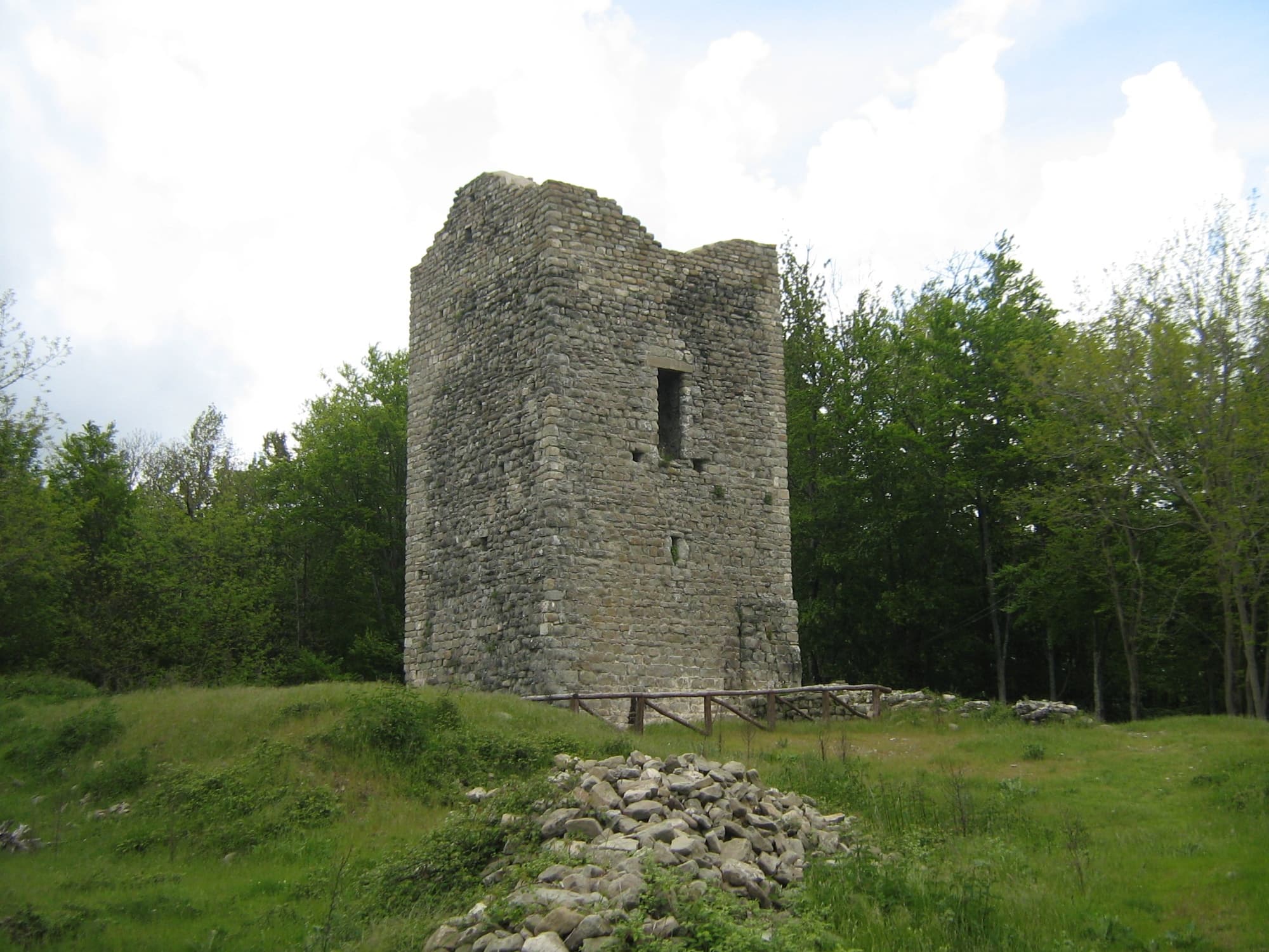Popiglio towers