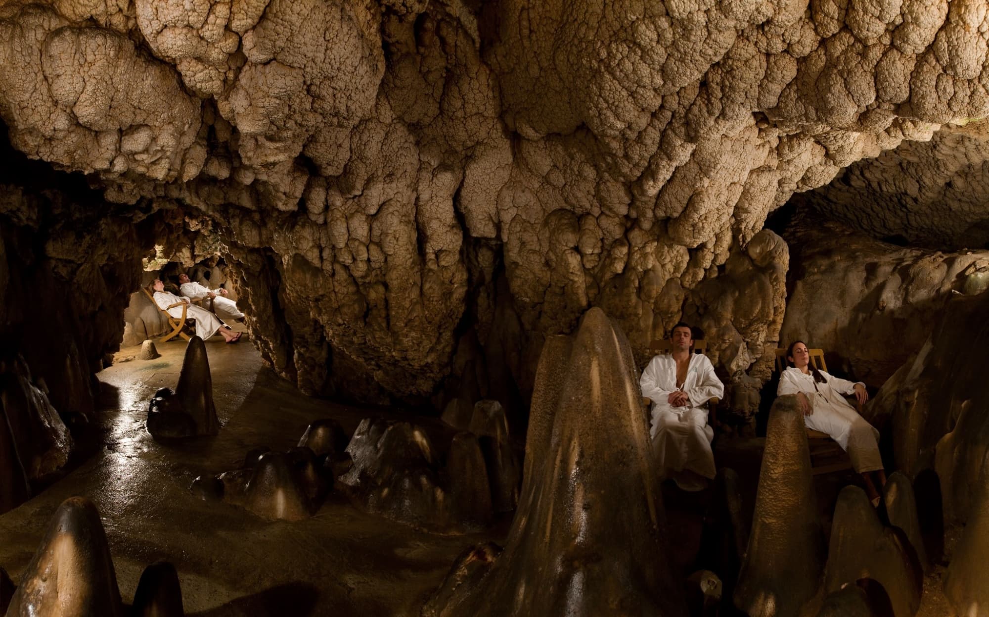 Die stimmungsvolle Grotta Giusti, in der Sie sich in einem natürlichen türkischen Bad entspannen können
