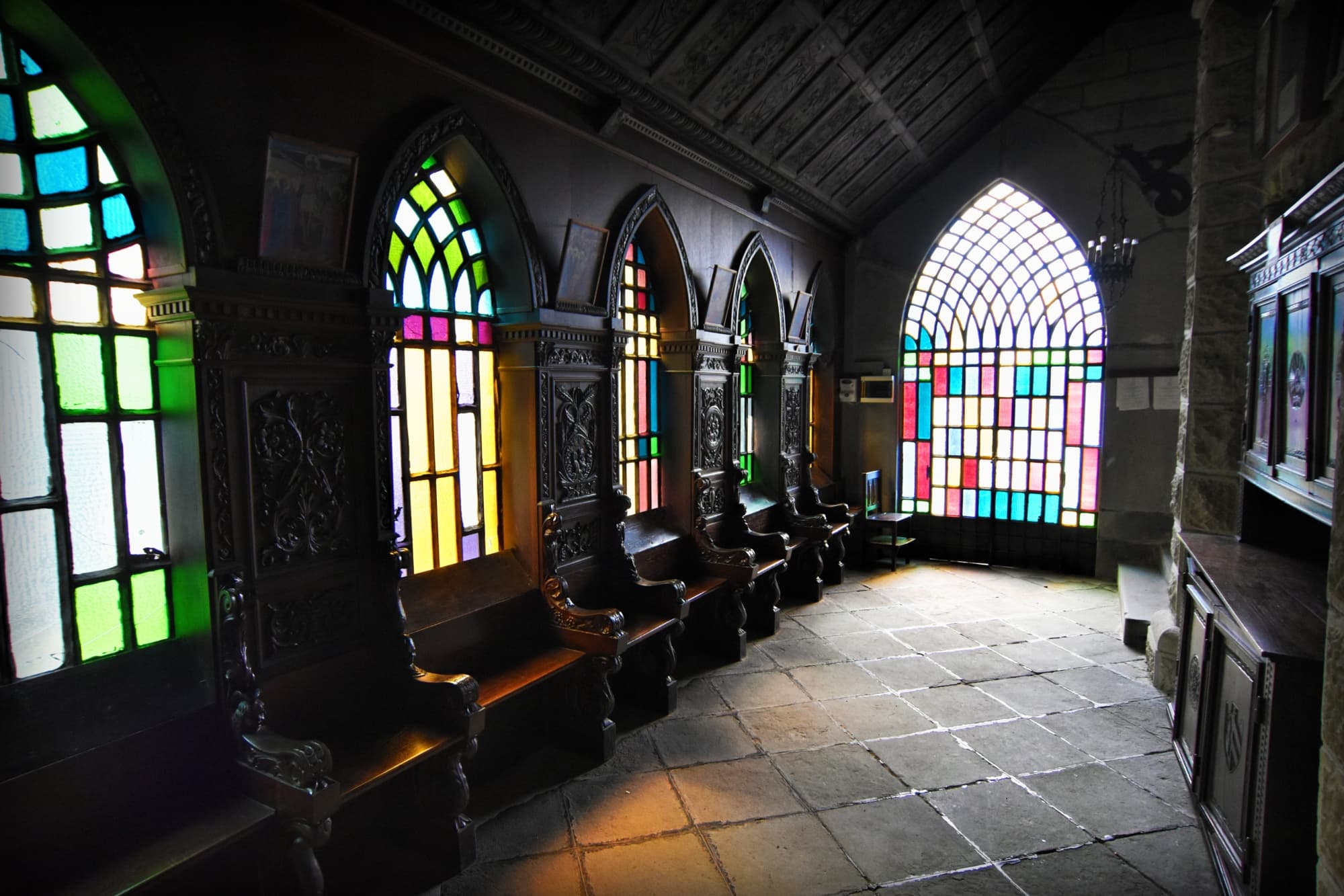 Interni e vetrate della Chiesa della Madonna della Guardia al Passo della Cisa