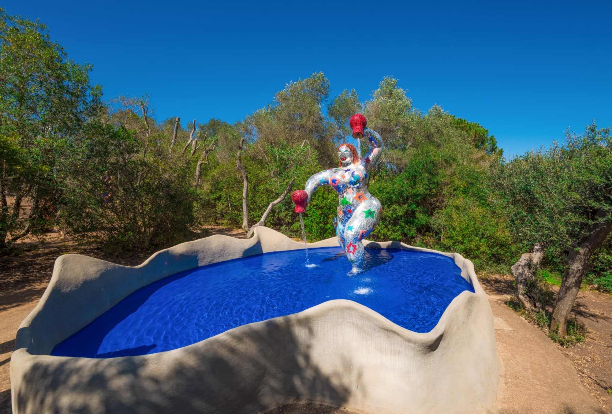 Una escultura del Jardín del Tarot, creado por Niki de Saint Phalle