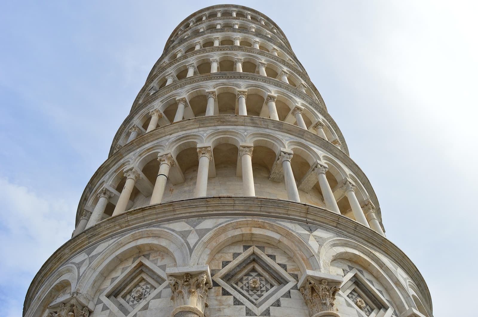 Tour di Pisa e Lucca in minivan