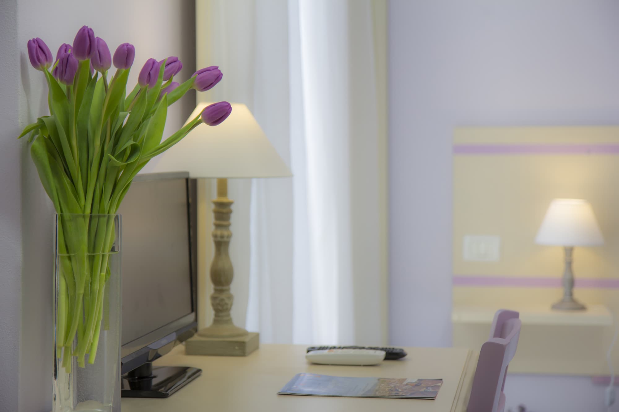 Desk in one of the rooms at B&B Il Linchetto in Lucca