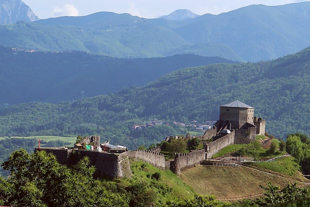 Vista de la Fortaleza de Verrucole