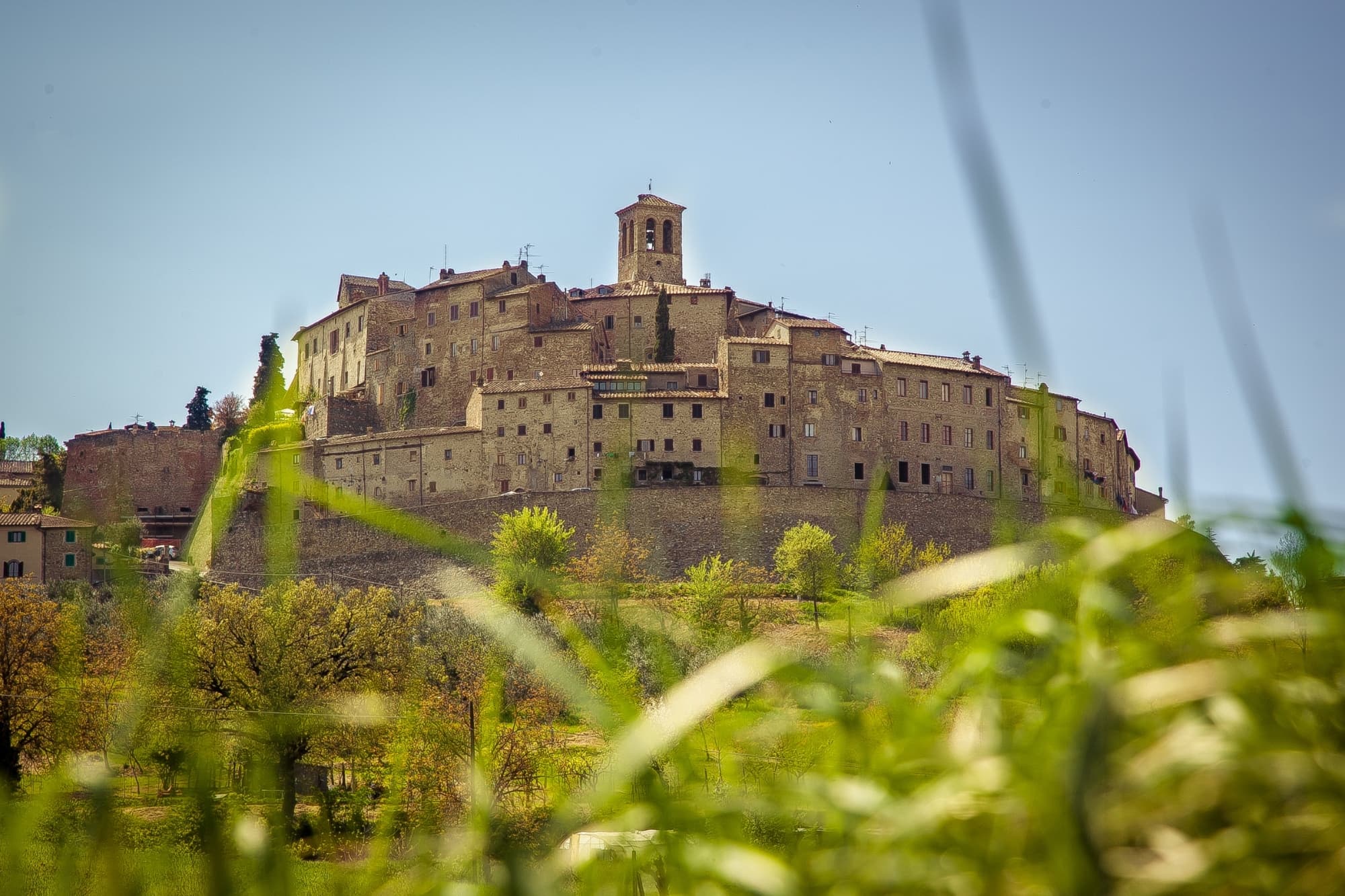 Vista da sotto del borgo di Anghiari