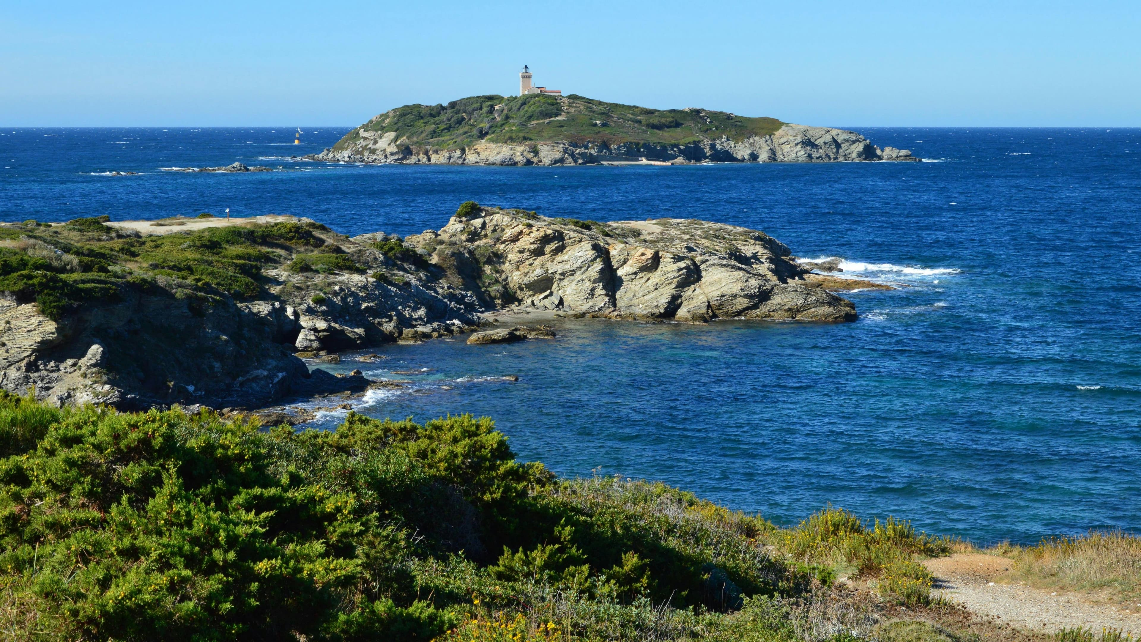 Sailing week in the Tuscan Archipelago with snorkeling, nature, local cuisine and a marine biologist on board