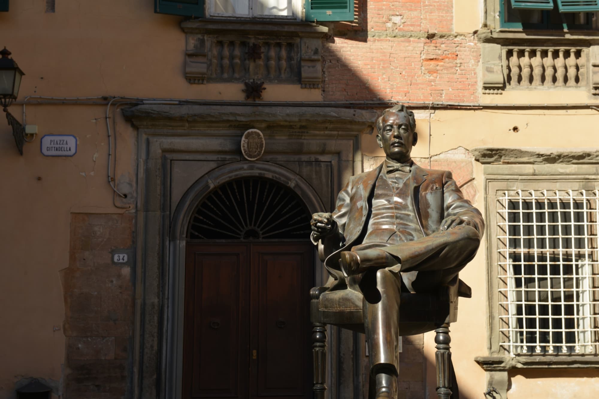 Estatua de Giacomo Puccini en Lucca