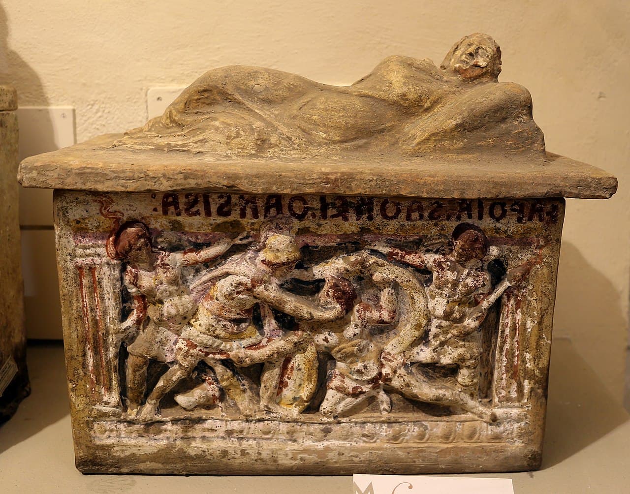 Urna cineraria esposta al Museo Civico di Montepulciano