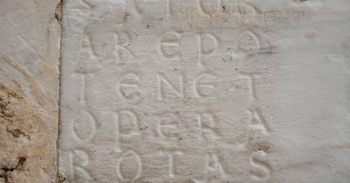Détail du Carré magique, « Sator », de la cathédrale de Sienne, une ancienne inscription palindrome de cinq mots ayant une signification symbolique et religieuse