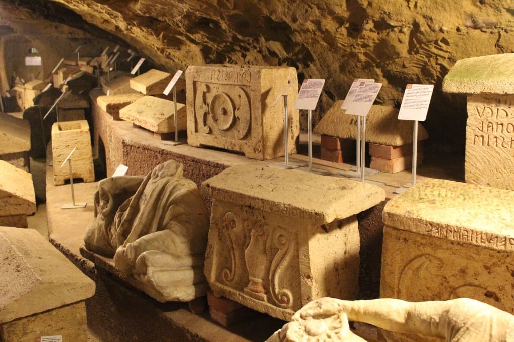 Chiusi-Underground_city-1024x682