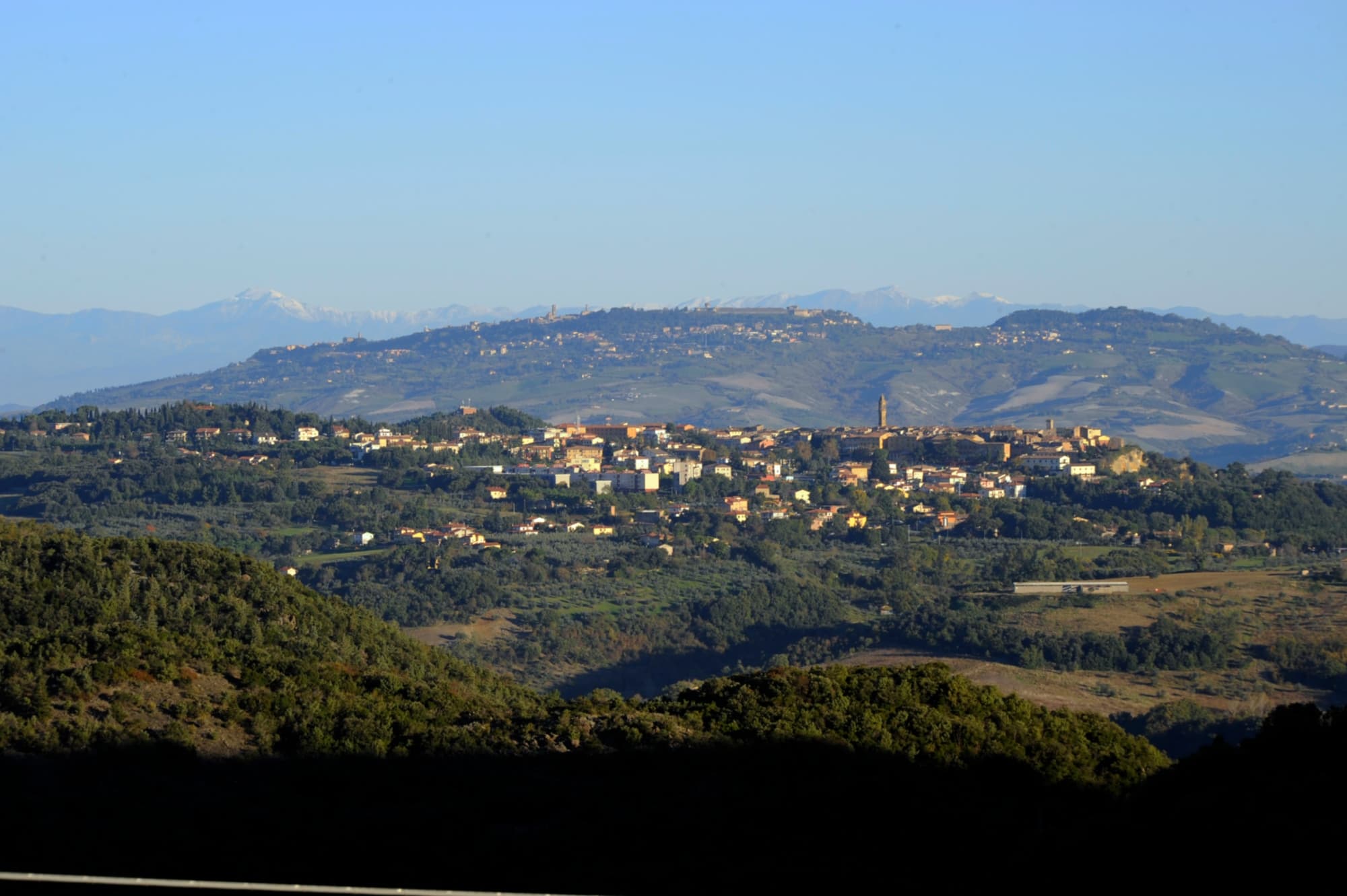 Veduta di Pomarance e del territrio geotermico