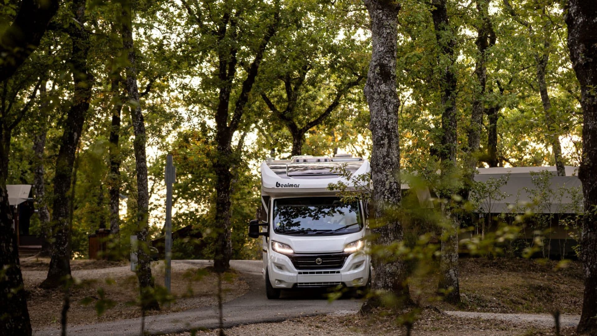 Spacious, well-shaded pitches for motorhomes and tents