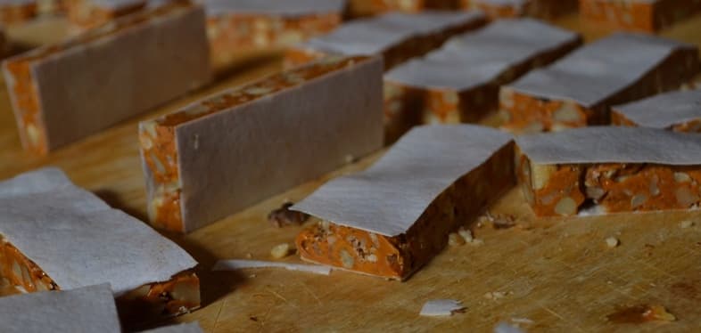 The processing of honey for the preparation of the mandolata