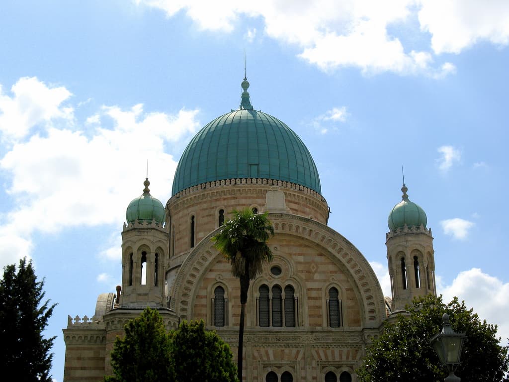 Sinagoga di Firenze vista dal cancello d'entrata