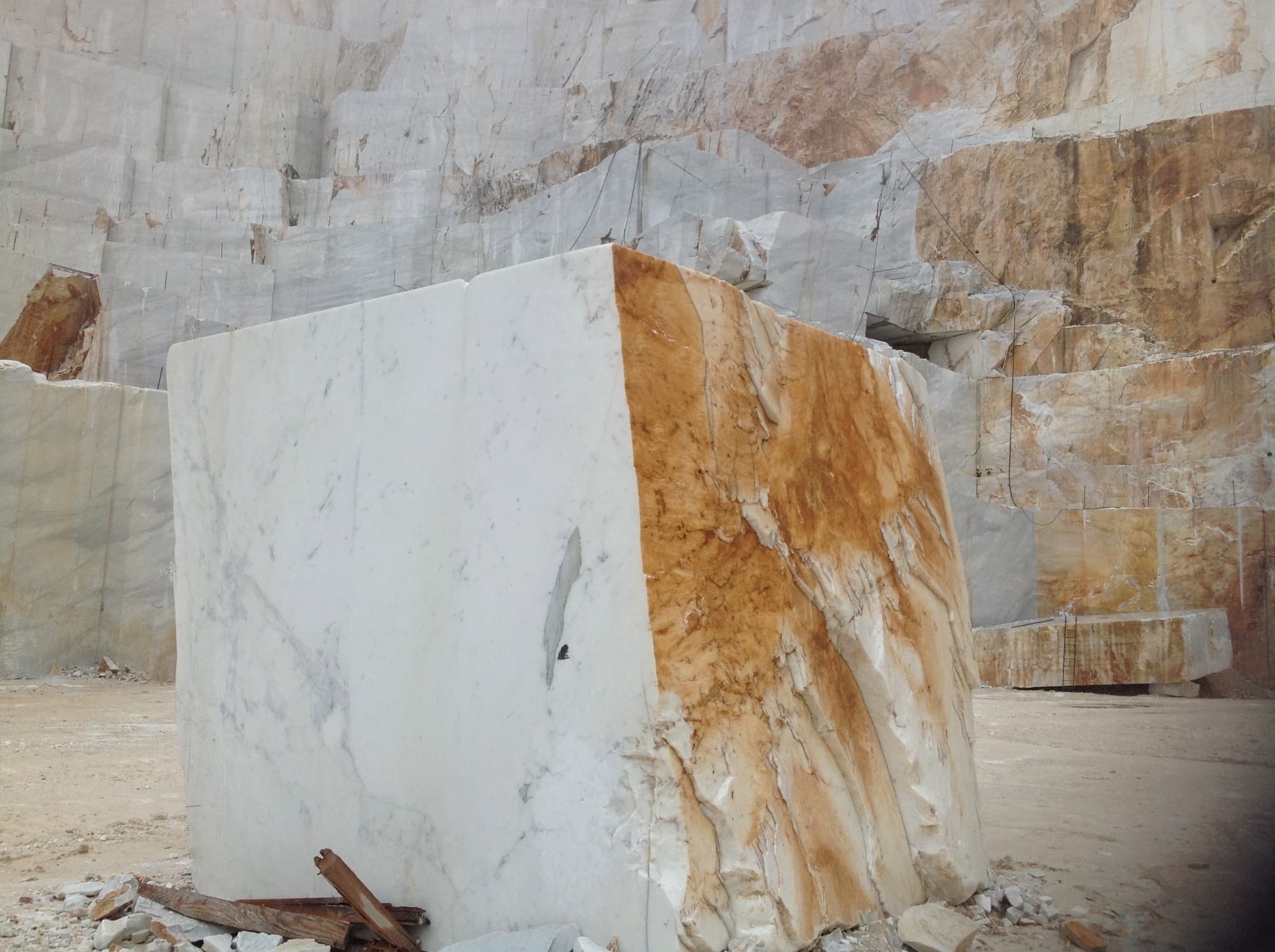 Extracción del mármol en galería