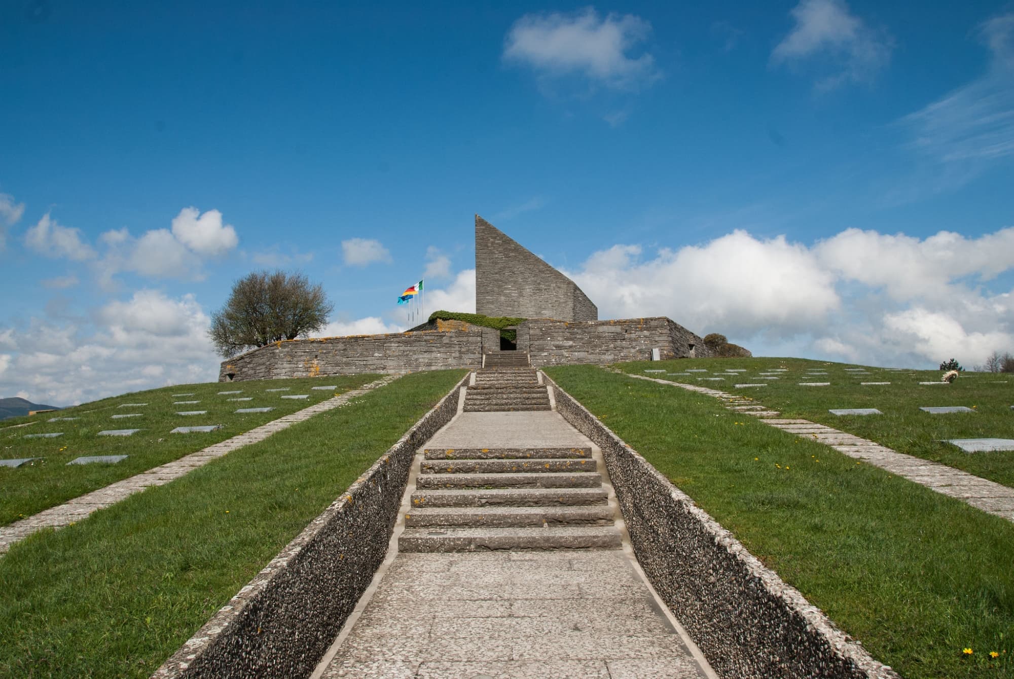 cimitero in ambiente naturale