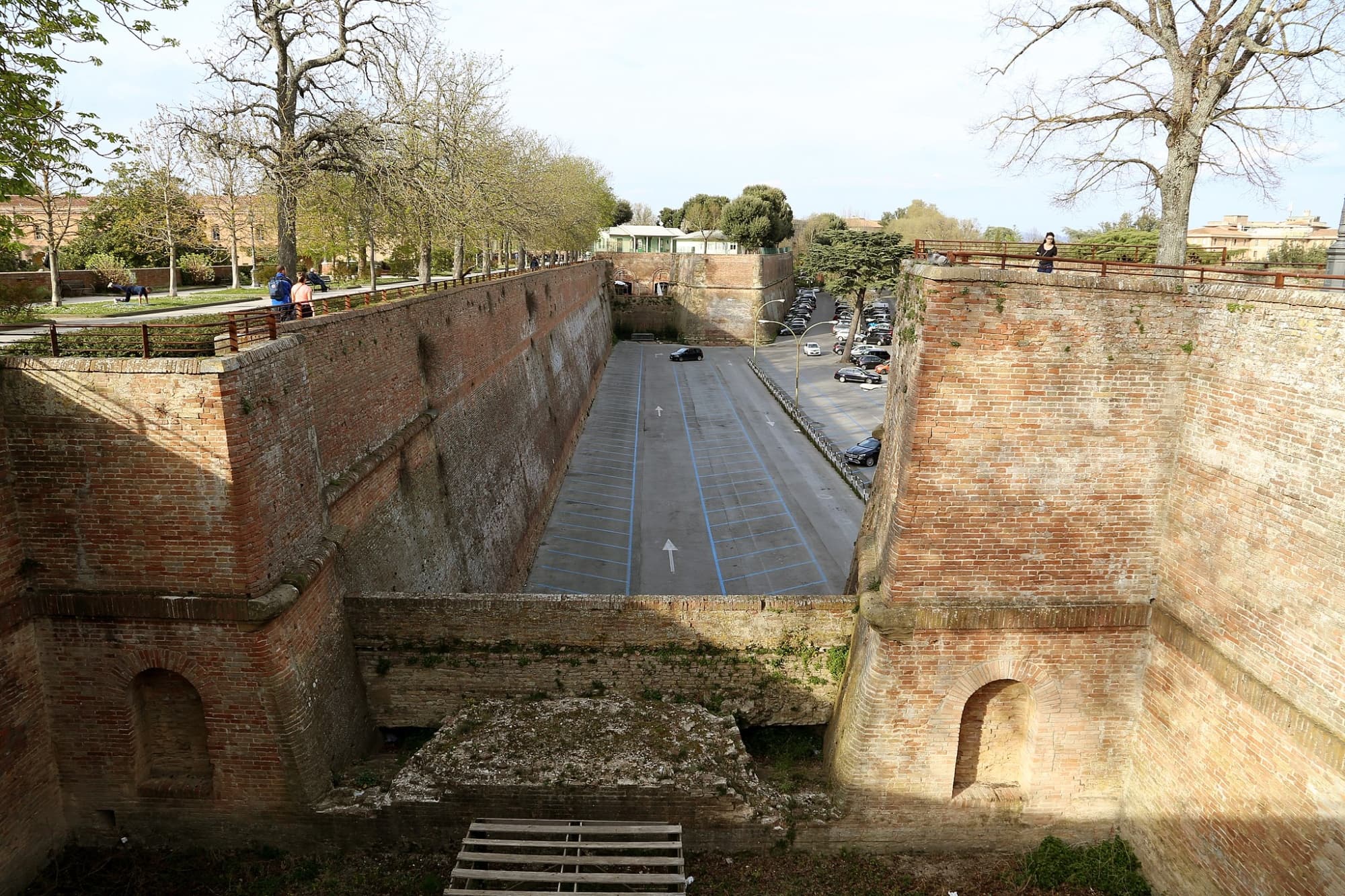 Muros y baluartes de las fortalezas