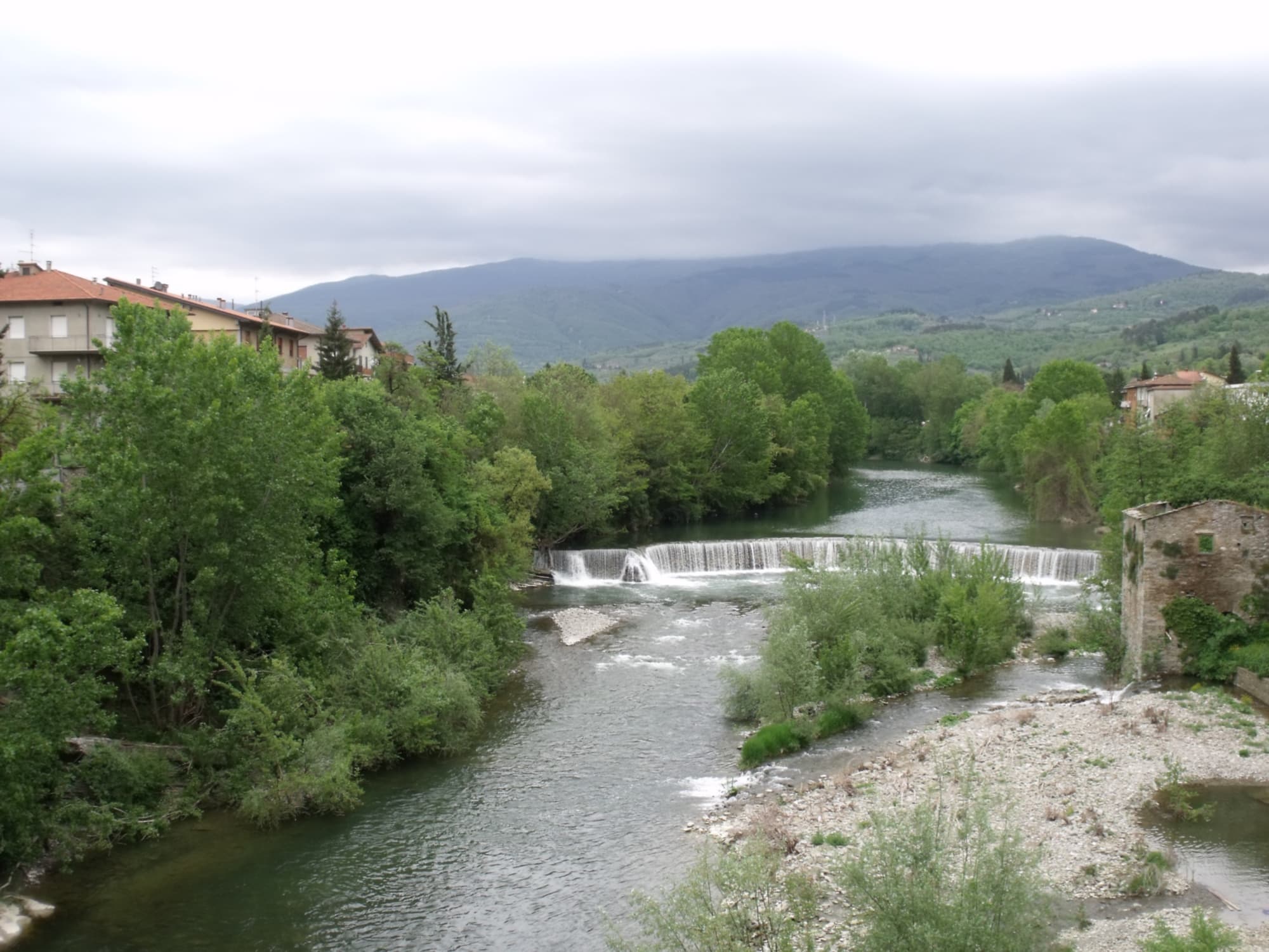 Die Caliano-Brücke über dem Arno, Capolona