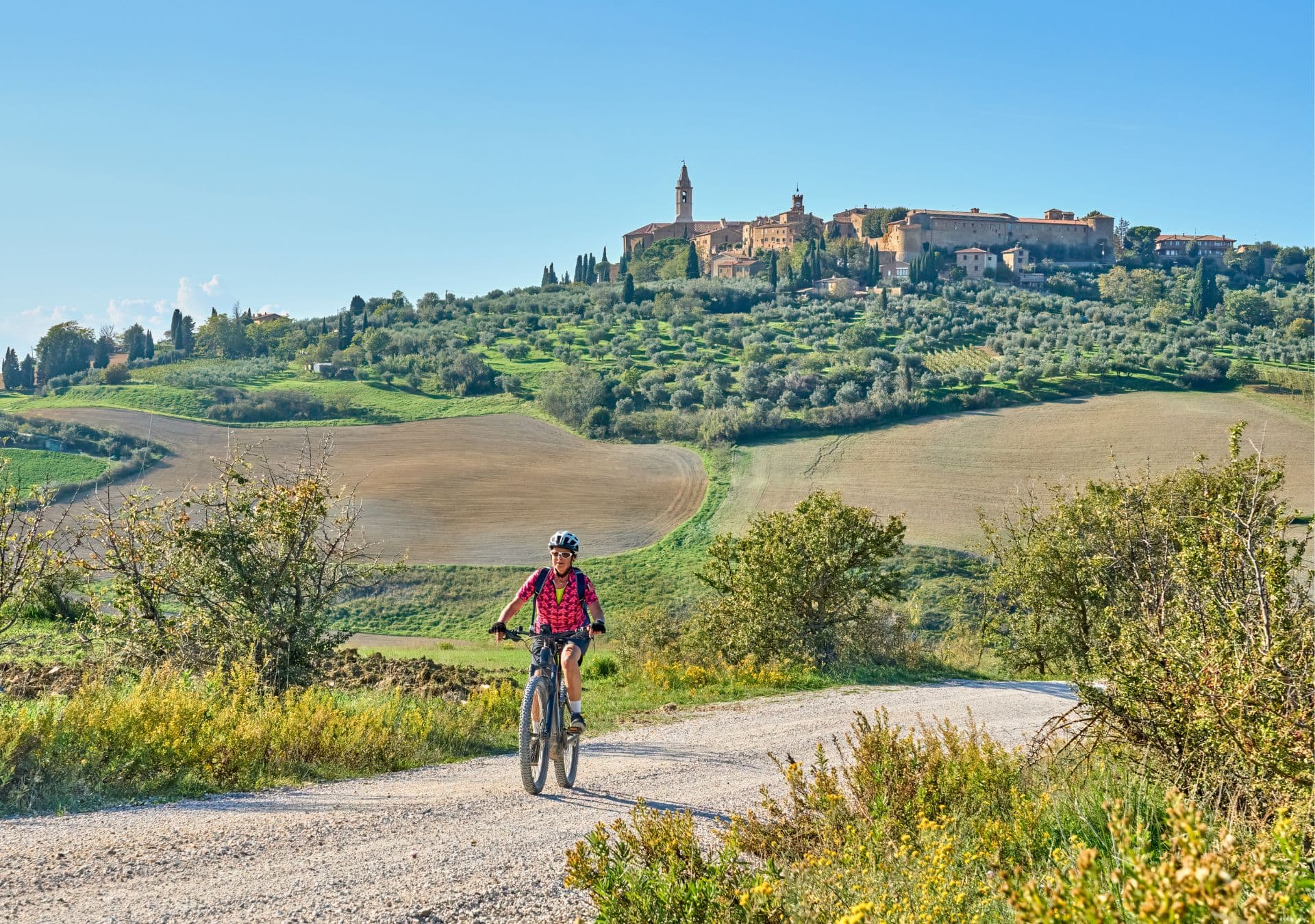 E-bike tour among the villages of Val d'Orcia