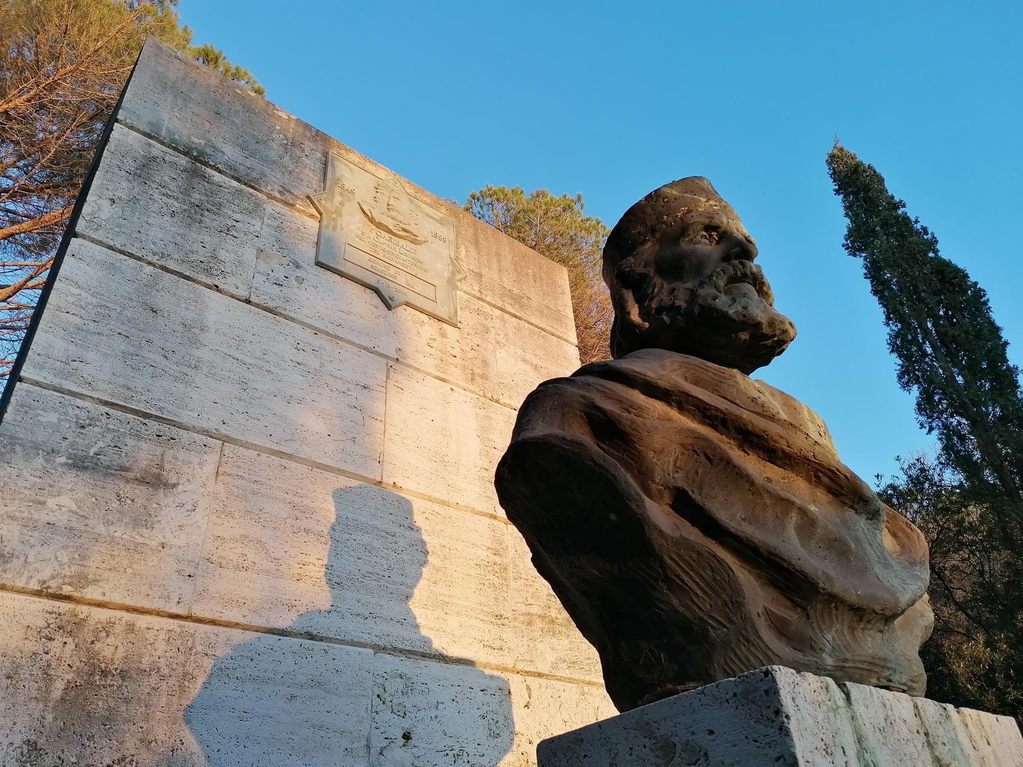 Scultura di Garibaldi in memora del suo sbarco sulla Costa della Maremma Toscana