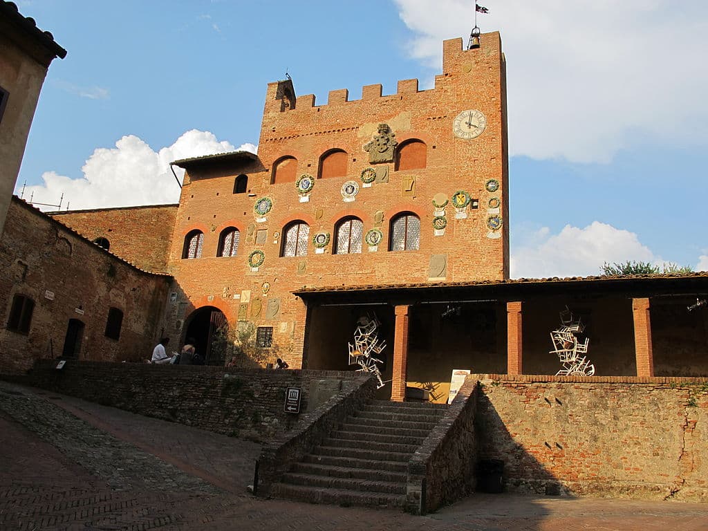 1024px-Palazzo_vicariale_di_certaldo,_facciata_02