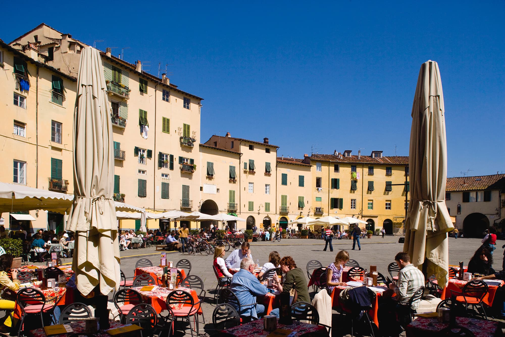 Piazza dell'Anfiteatro, Lucca