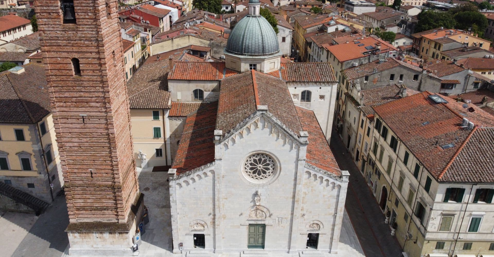 An eight-day trekking from Lunigiana to Versilia