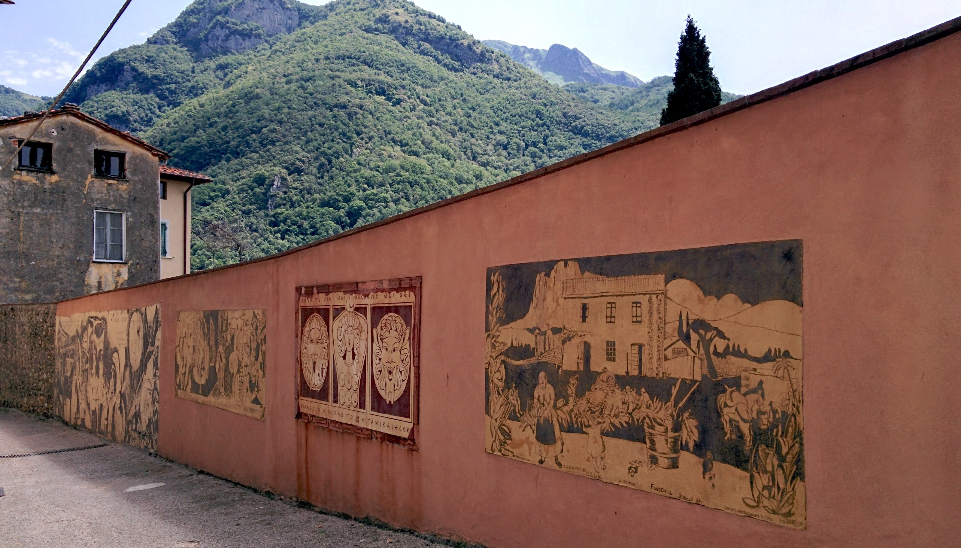 Casoli, il borgo dei graffiti