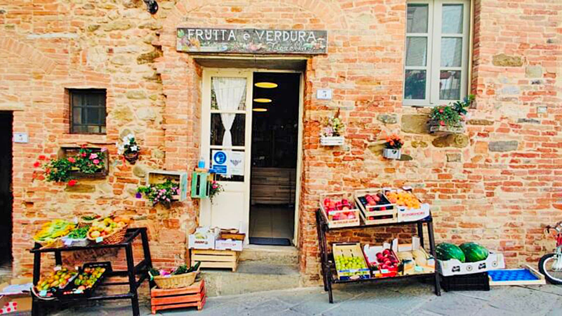 Easy cooking class, buying ingredients with locals
