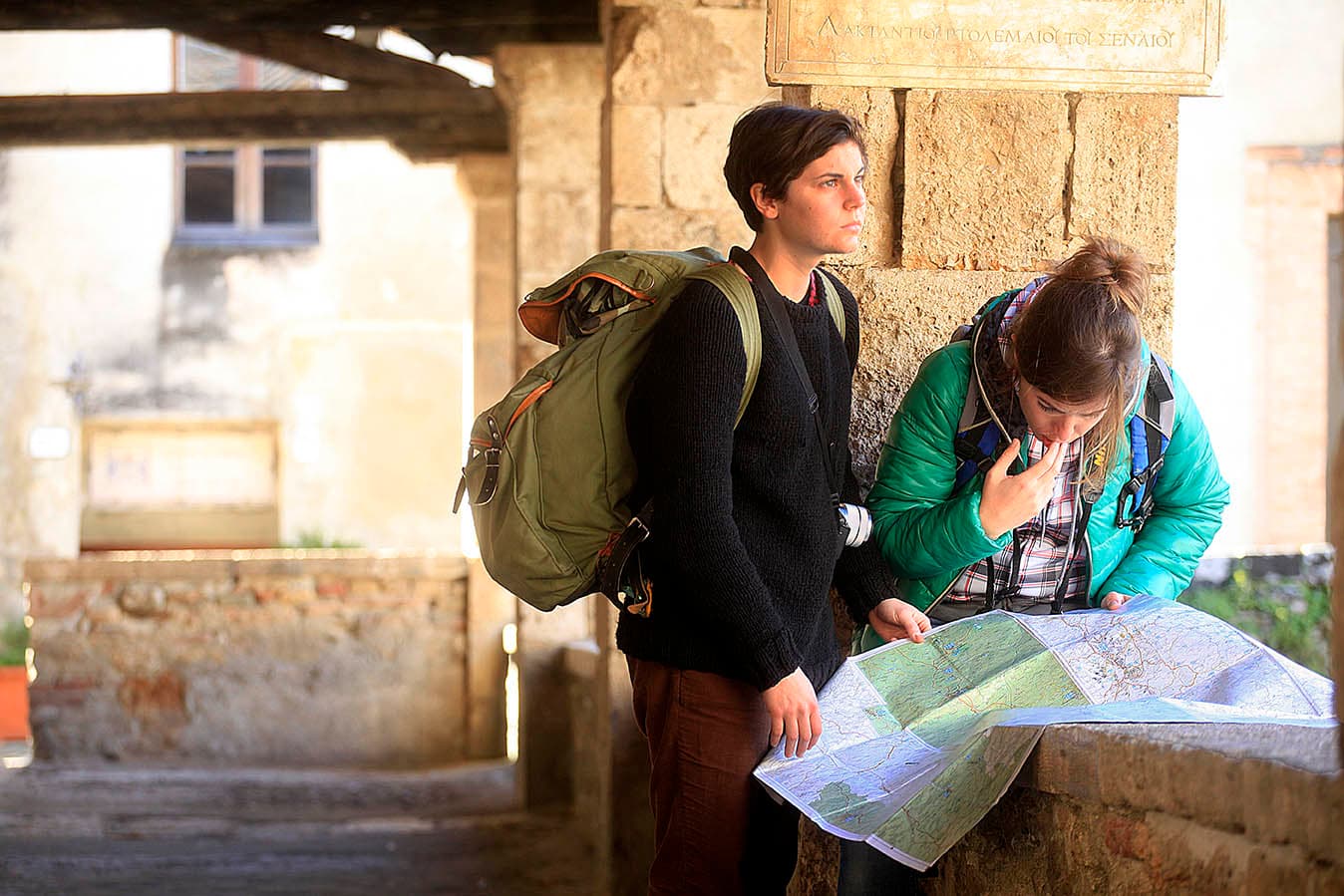 Viandanti lungo la Via Francigena in Toscana